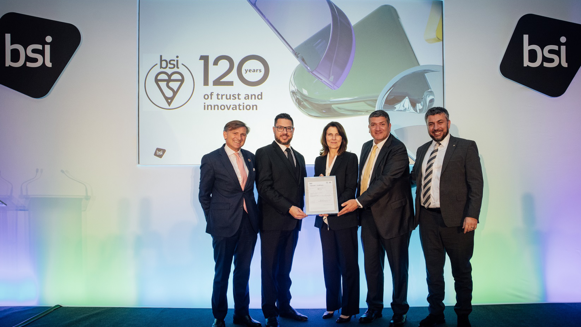 Web_banner_Nakheel Community Management scores two big wins with BSI Kite Mark award and WELL Health-Safety Rating